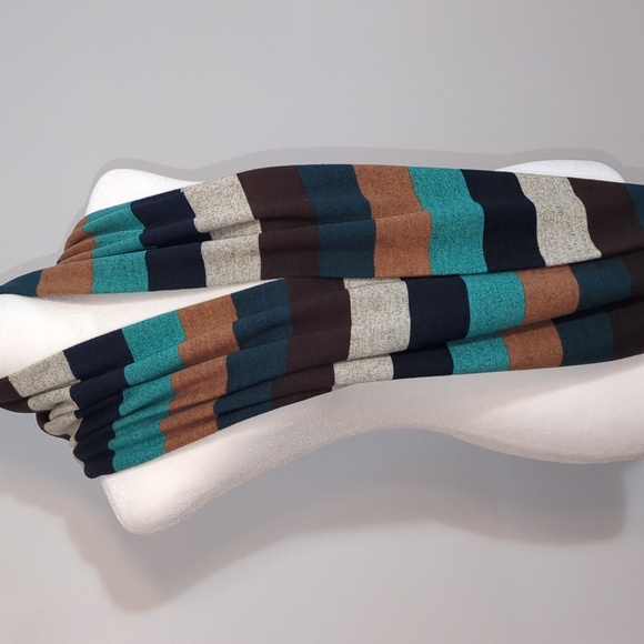 Colorblock Infinity Scarf - Picture 3 of 11